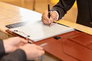 电量充足电脑为什么关机